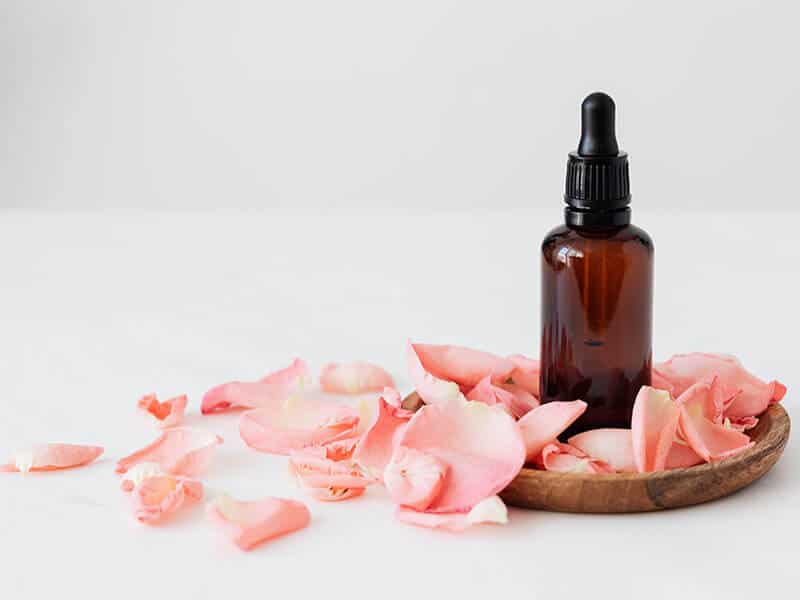 Rose-essential-oil-for-love